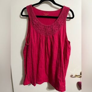 2X Dark pink tank top with crochet